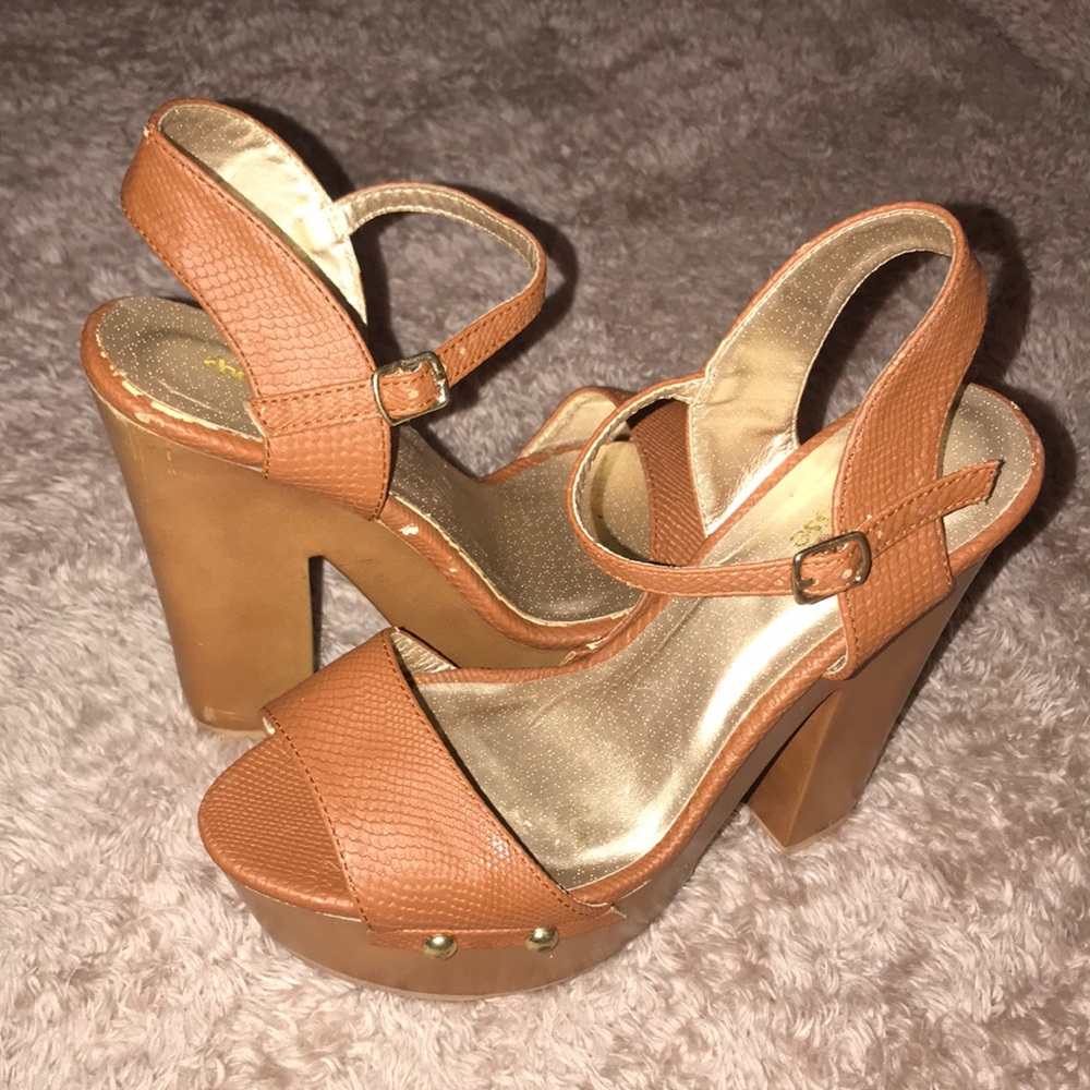 Heels - Picture 3 of 4